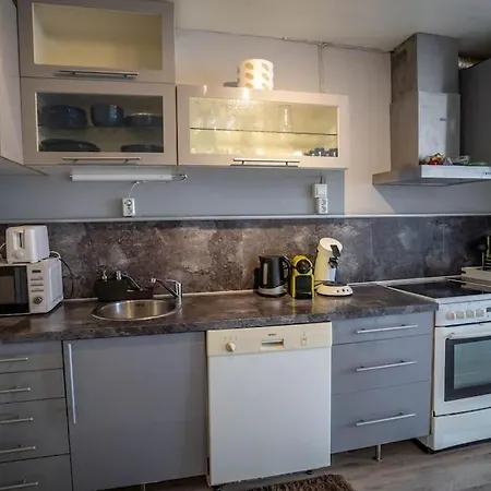 Center Getaway - 6 By Berti Apartment *