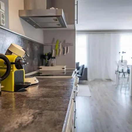 Apartment Center Getaway - 6 By Berti *