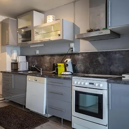 Apartment Center Getaway - 6 By Berti